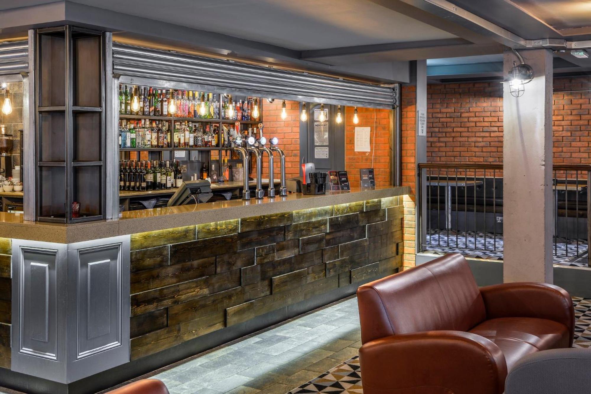 Holiday Inn - Manchester - Oldham By Ihg Failsworth Bagian luar foto