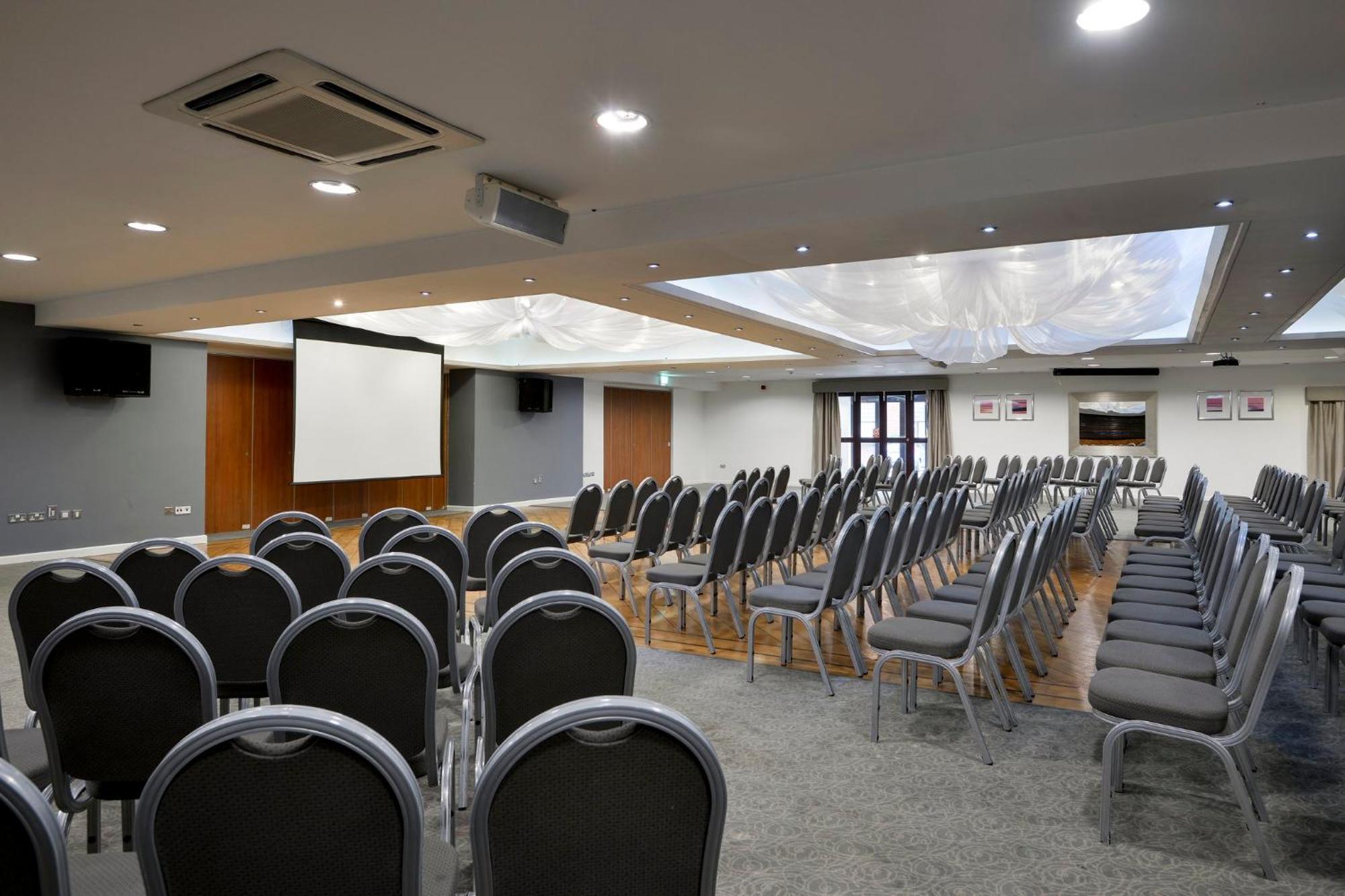 Holiday Inn - Manchester - Oldham By Ihg Failsworth Bagian luar foto